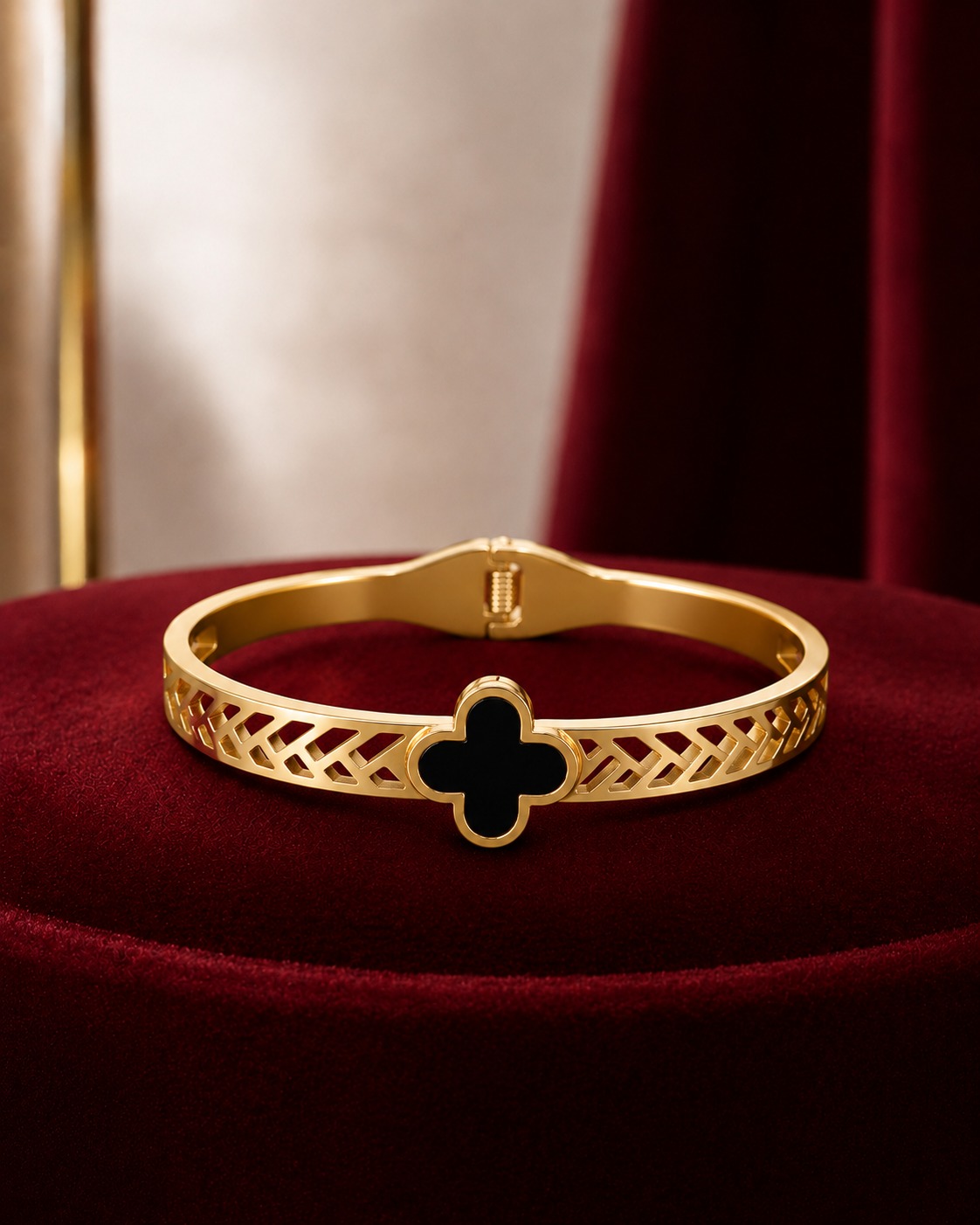 Lattice Clover Bangle