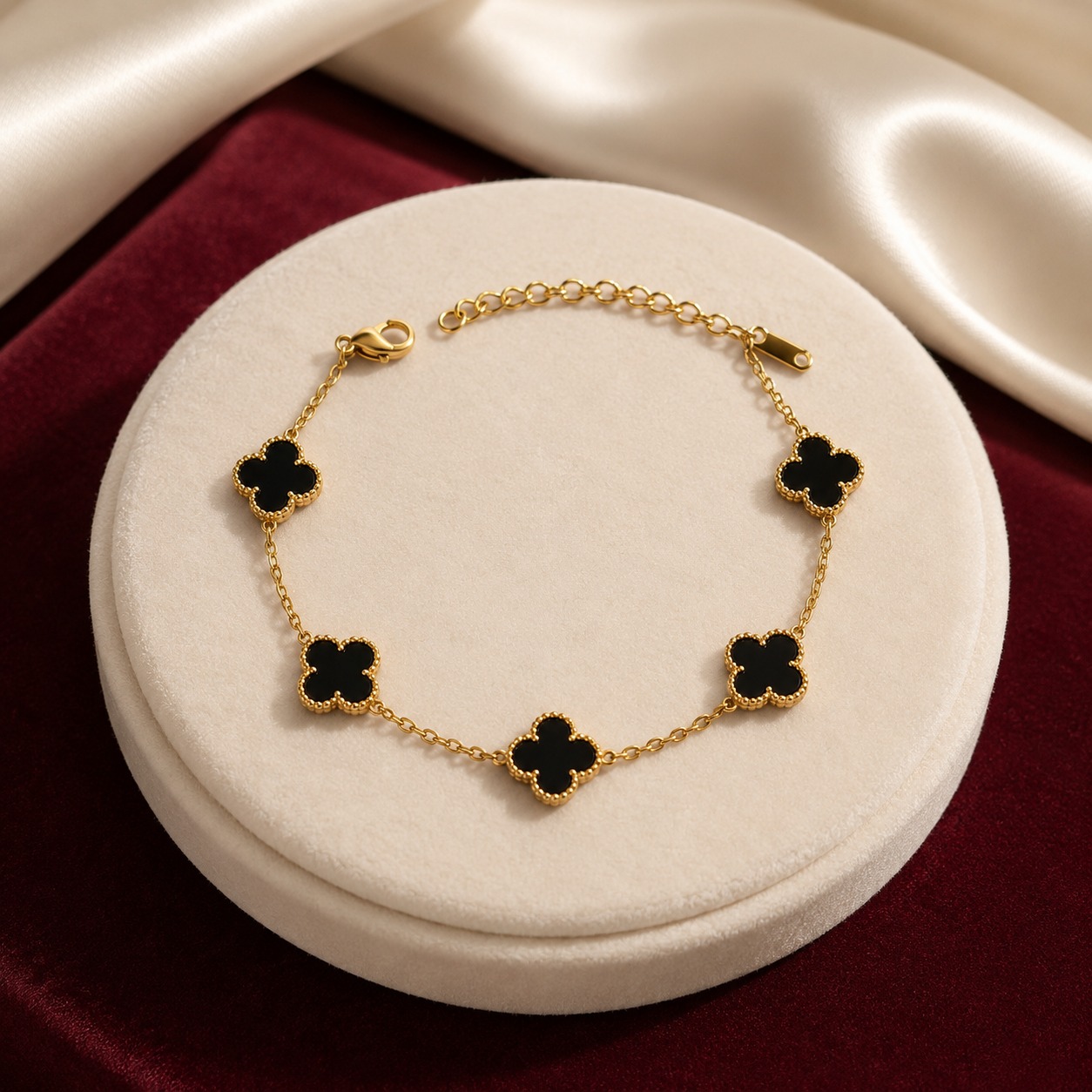 Noir Clover Bracelet