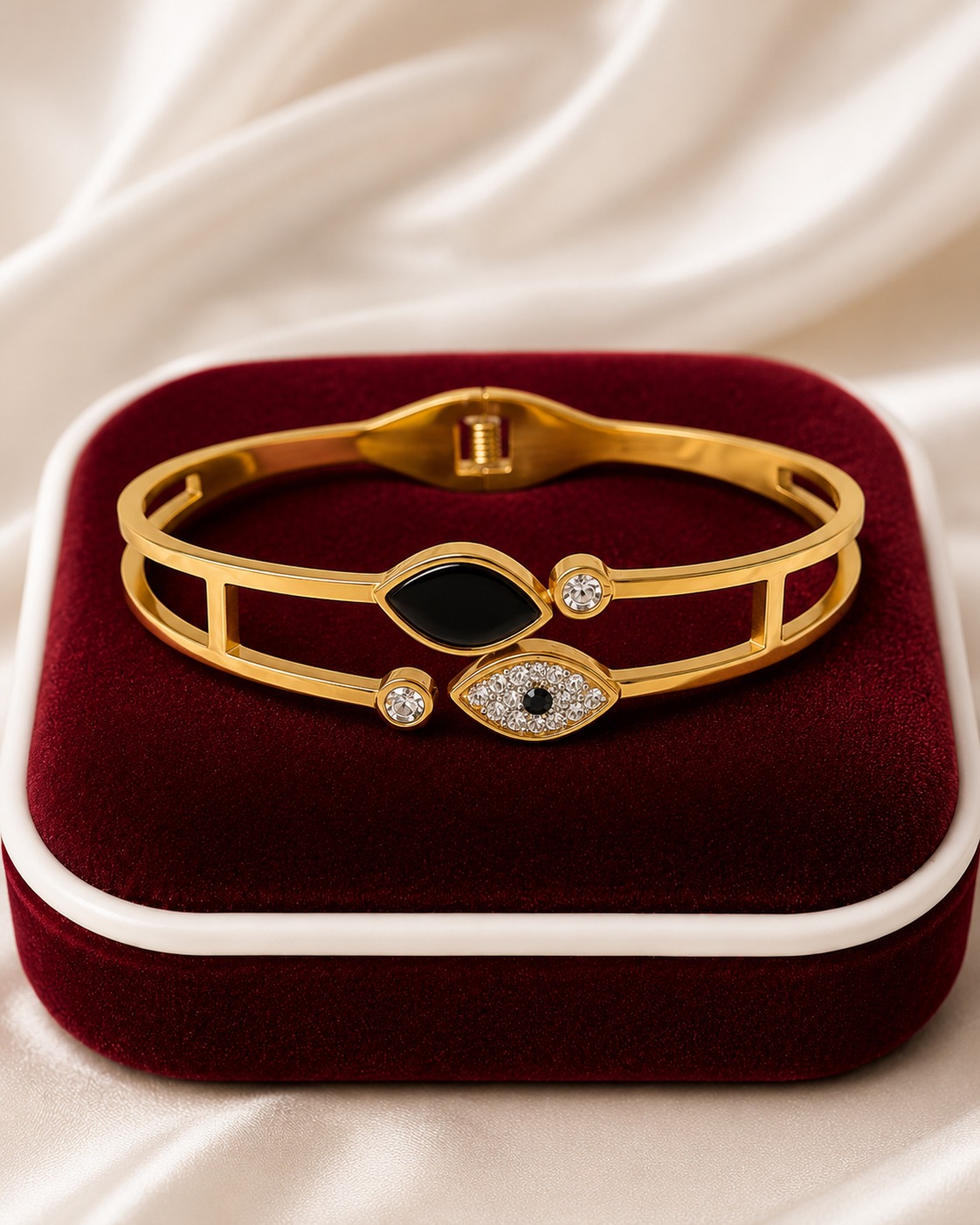 Noir Eye Charm Bangle