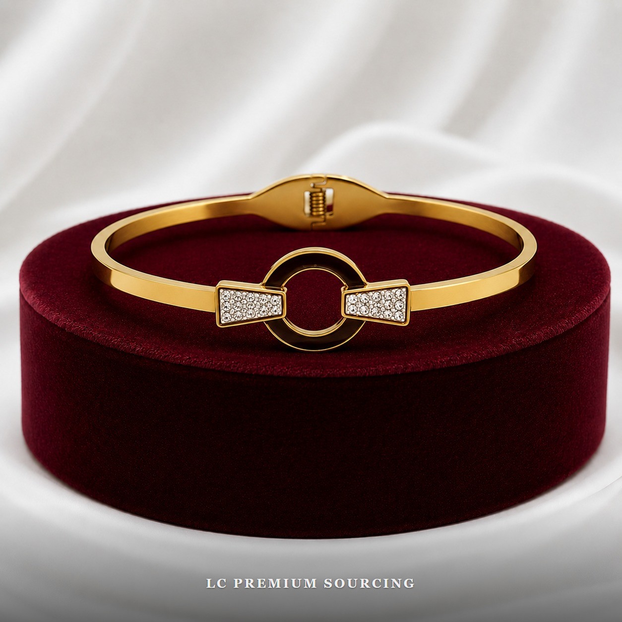 Noir Oval Bow Bangle