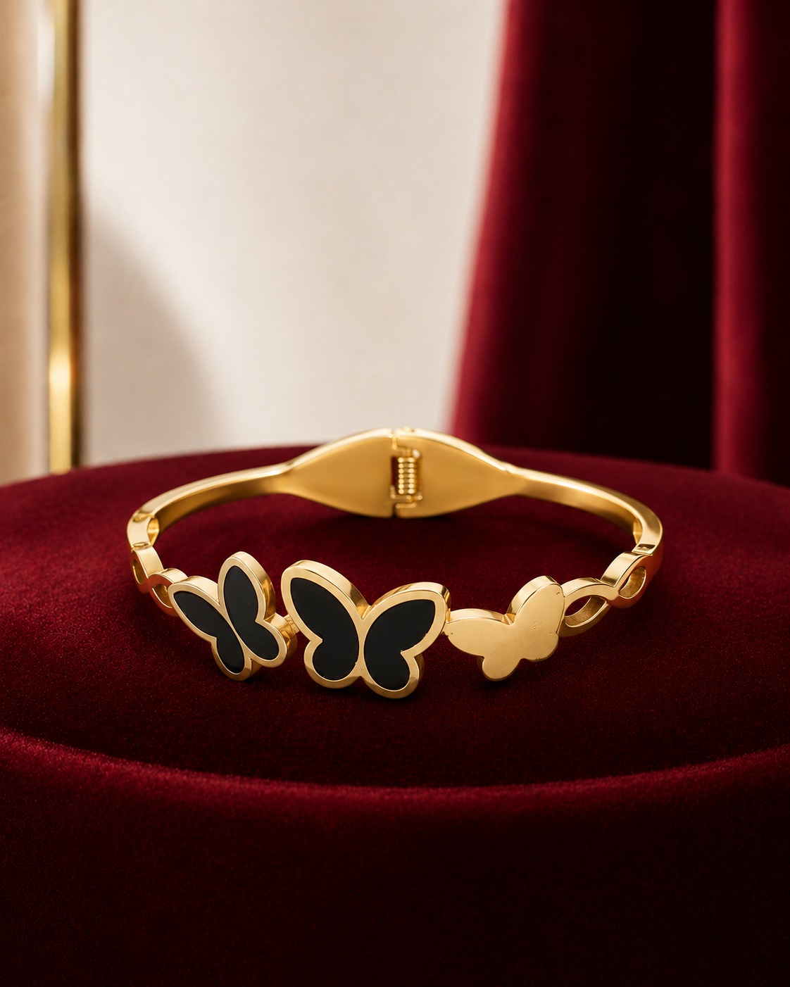 Papillon Cutout Bangle
