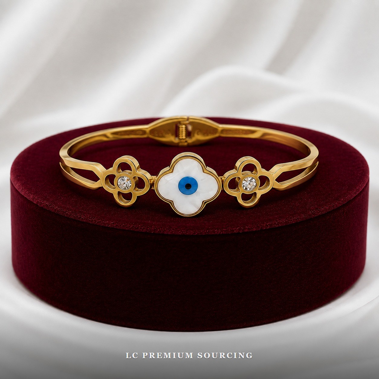 Sapphire Eye Clover Bangle